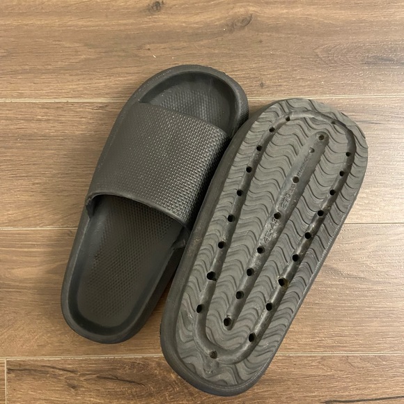 Pillow Slides sandals - Picture 2 of 2